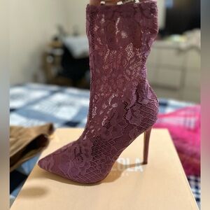 Fuschia lace heels, size 8.5, worn once